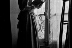 Nathalie-a-la-fenetre